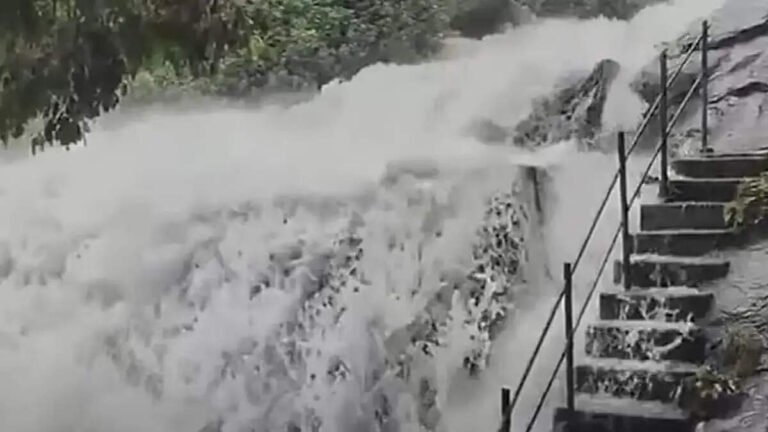 கோவை குற்றால அருவியில் குளிக்க தடை…!!