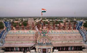 சிதம்பரம் நடராஜர் கோவில் கோபுரத்தில் கம்பீரமாக பறந்தது தேசியக்கொடி..!
