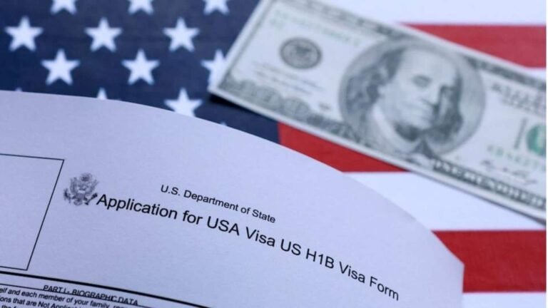 H-1B விசா கட்டணம் $100,000 ஆக உயர்வு: ட்ரம்ப் நிர்வாகத்தின் முடிவால் இந்தியர்களுக்கு விழுந்த பேரிடி  