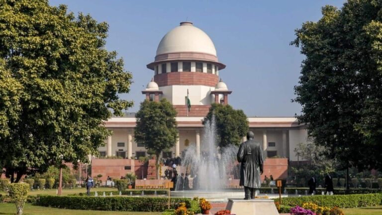 நேதாஜியின் அஸ்தியை திரும்ப கோரும் மகள்; மத்திய அரசின் பதிலை கேட்கும் உச்ச நீதிமன்றம்  