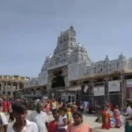 திருச்செந்தூர் முருகன் கோயிலில் குவிந்த பக்தர்கள் – 4 மணி நேரம் காத்திருந்து பக்தர்கள் தரிசனம்!