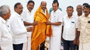 இபிஎஸ் ஷாக்..! தவெக-வில் இணைகிறார் முன்னாள் அமைச்சர் செம்மலை?