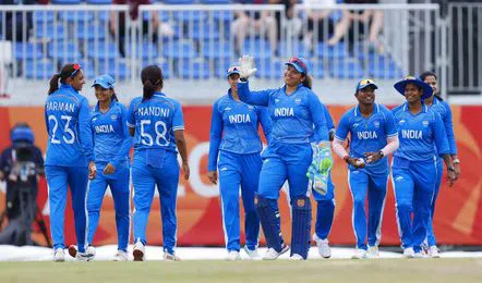 “இலங்கையை 69 ரன்னில் சுருட்டிய இந்தியப் அணிகள்” –