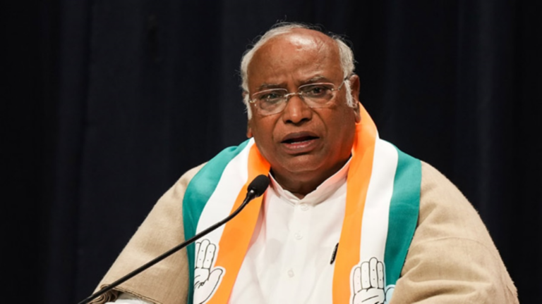 ”அக்.2 முதல் நாடு தழுவிய போராட்டம்” தலைமை தேர்தல் ஆணையருக்கு எதிராக பாயும் இண்டியாக கூட்டணி…. கார்கே போட்ட அதிரடி பிளான்….!! 