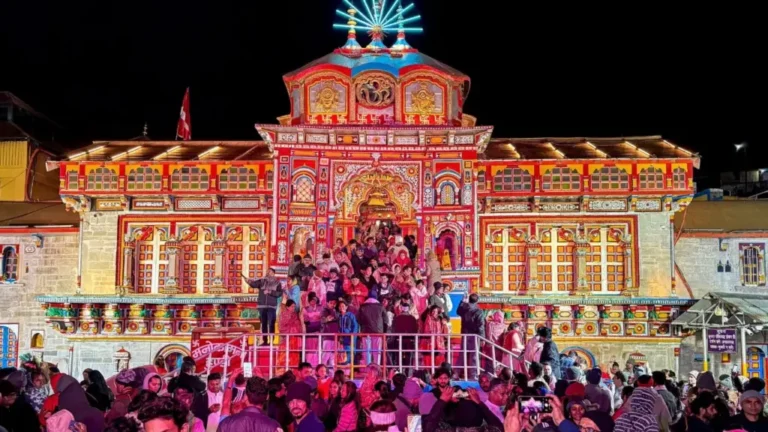 17 லட்சத்தை தாண்டிய பக்தர்கள் கூட்டம்…! பத்ரிநாத் தாமத்தில் புதிய சாதனை இன்னும் எத்தனை பேர் வரப்போகிறார்கள்….? 