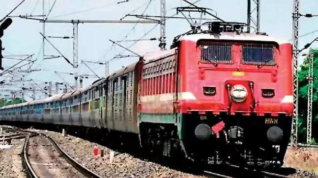 ரயில்வேயில் 3,477 காலியிடங்கள்! Station Master, Ticket Supervisor, Clerk வேலை..!