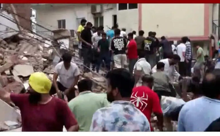 டெல்லியில் 6 மாடி கட்டடம் இடிந்து விழுந்து- இடிபாடுகளுக்குள் சிக்கிய மாணவர்கள்