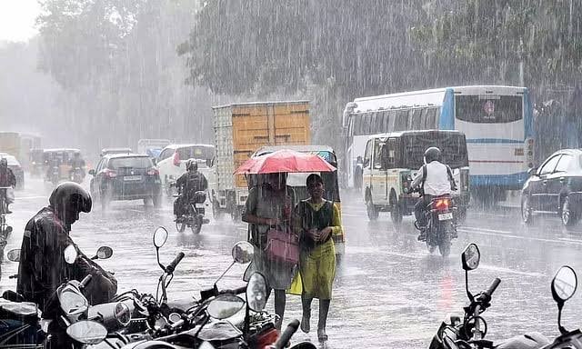 “இன்னைக்கு 15 மாவட்டங்களில் ரவுண்டு கட்டப்போகுது மழை”