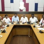 சென்னை தூய்மைப் பணியாளர்கள் போராட்டம் தற்காலிகமாக ஒத்திவைப்பு: அமைச்சர்களுடன் பேச்சுவார்த்தையில் சுமுகத் தீர்வு  