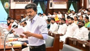 ‘நான் பதிலளிக்கும் போது யாரும் ஓடிடக் கூடாது’: சட்டப்பேரவையில் உதயநிதிக்கு முதலமைச்சர் விஜய் பதில்  