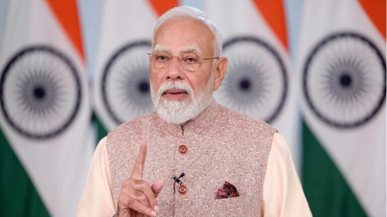 மும்பையில் பிரதமர் நிகழ்ச்சி கூட்டத்தில் பாதுகாப்பு அத்துமீறல்: துப்பாக்கியுடன் பிடிபட்ட நபரால் பரபரப்பு  