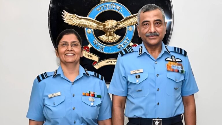 இந்திய விமானப்படை சாதனை: ஏர் வைஸ் மார்ஷலாக பதவியேற்ற முதல் பெண் அதிகாரி சக்தி சர்மா  