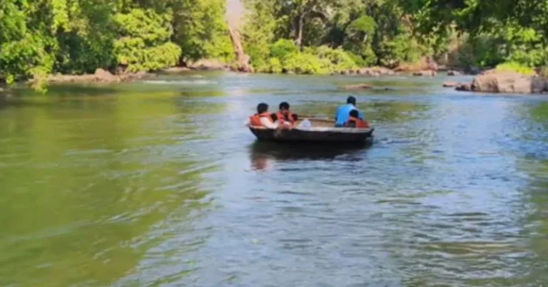 ஒகேனக்கல் காவிரி ஆற்றில் நீர்வரத்து சரிவு – 24 நாட்களுக்குப் பிறகு பரிசல் இயக்க அனுமதி!