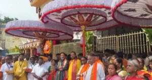 சென்னையில் இருந்து கொண்டு செல்லப்பட்ட திருக்குடைகள் : திருமலை தேவஸ்தான நிர்வாகத்திடம் ஒப்படைப்பு!