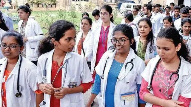 அரசு மருத்துவக் கல்லூரிகளில் 83 எம்.பி.பி.எஸ். இடங்கள் காலி..!
