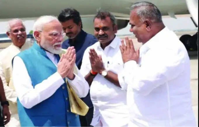 “உங்க சட்டை நல்லா இருக்குங்க”- அமைச்சர் ஆனந்தைப் பார்த்து வியந்த பிரதமர் மோடி!