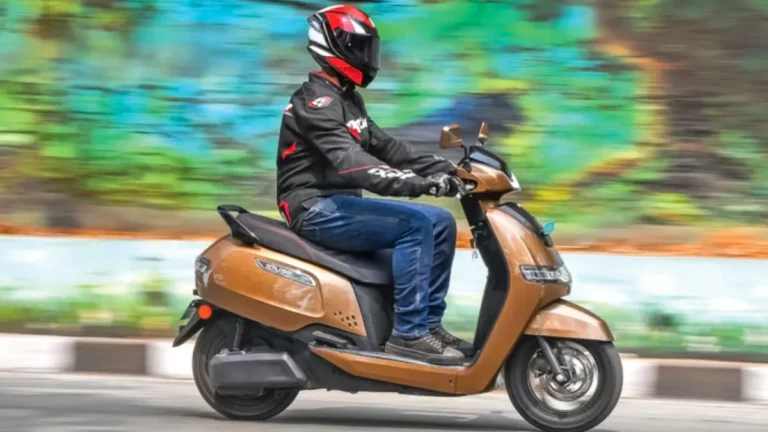 ஒருமுறை சார்ஜில் 212 கி.மீ. வரை ரேஞ்ச்…உங்களுக்கு ஏற்ற TVS iQube எது?