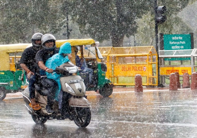 இன்று கோவை, திண்டுக்கல்லில் பள்ளிகளுக்கு விடுமுறை அறிவிப்பு..!