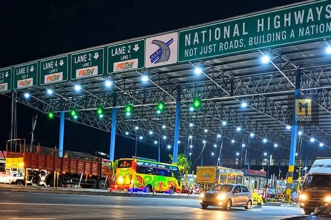 பரனூர் சுங்கச்சாவடியில் வாகனங்கள் நிற்காமல் கட்டணம் வசூலிக்க தொழில்நுட்பம்