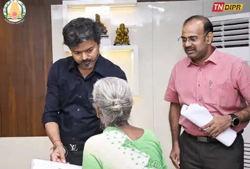 திடீரென பெரம்பூர் எம்.எல்.ஏ. அலுவலகத்திற்கு சென்ற முதல்வர் விஜய்