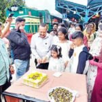 ஊட்டி மலை ரயில் தினம்: கேக் வெட்டி கொண்டாட்டம்..!