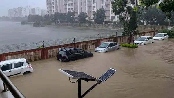 “சென்னையை முடக்கப்போகும் 50 செ.மீ மழை!” – மீண்டும் 2015 பெருவெள்ள பீதி? தனியார் வானிலை நிபுணர் பகீர் எச்சரிக்கை!