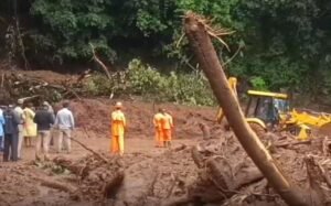 நீலகிரியை புரட்டி போட்ட கனமழை…  3 நாட்களுக்கு சுற்றுலா பயணிகள் வராதீங்க.. கலெக்டர்  எச்சரிக்கை..! 