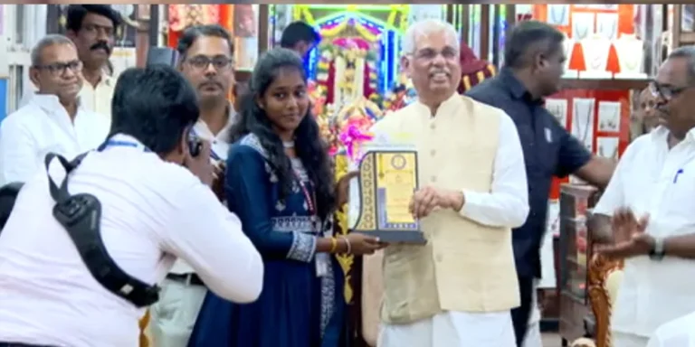 மகாத்மா காந்தி பிறந்த நாள்; மாலை அணிவித்து மரியாதை செலுத்திய ஆளுநர்