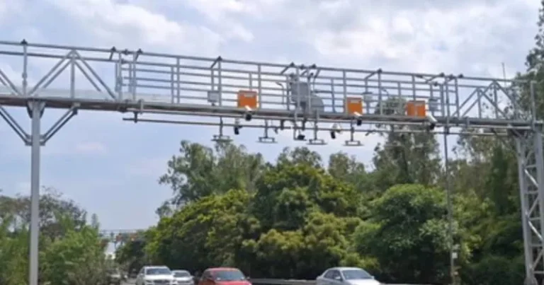 தமிழகத்தில் Multi Lane Free Flow தொழில்நுட்பம் அறிமுகம்- சுங்கச்சாவடிகளில் வாகனங்கள் நிற்பதை தடுக்க நடவடிக்கை!