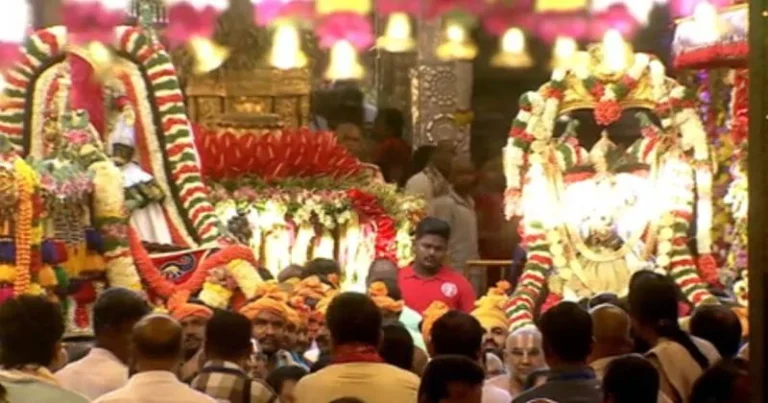 திருப்பதி கோயில் நவராத்திரி பிரம்மோற்சவ 5ம் நாள் உற்சவம் கோலாகலம் – திரளான பக்தர்கள் பங்கேற்பு!