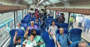மதுரை – குருவாயூர் ரயிலில் ‘விஸ்டாடோம்’ பெட்டி : மேற்கு தொடர்ச்சி மலையின் அழகை ரசிக்கும் பயணிகள் சிறப்பு தொகுப்பு!