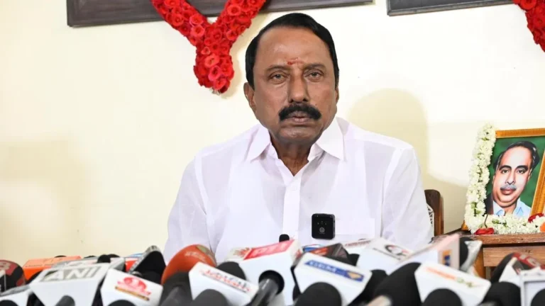 அதிமுகவில் இருந்து விரைவில் 15 பேர் வெளியேறுகிறார்களா? அமைச்சர் செங்கோட்டையன் பேட்டி!